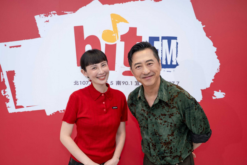 庾澄慶作客娃娃魏如萱主持的廣播節目《OH夜 DJ》，暢聊新歌與10月即將展開的全新巡迴演唱會。（圖／Hit Fm聯播網提供）