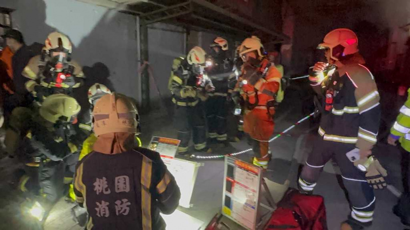 桃園龍潭工五路晚間發生工廠大火，濃煙不斷飄散。（圖／報系資料照）