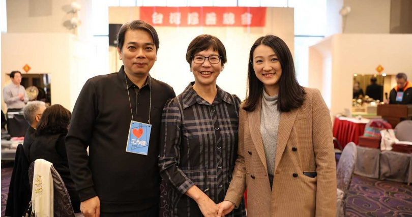 台灣慈善總會正式成立，民眾黨立委蔡壁如（中）到場祝賀。（圖／台灣慈善總會提供）