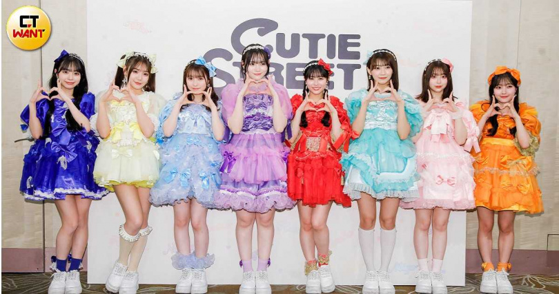 左起増田彩乃、古澤里紗、梅田miyu、真鍋凪咲、佐野愛花、板倉可奈、櫻庭遙花、川本笑瑠。（圖／趙文彬攝）