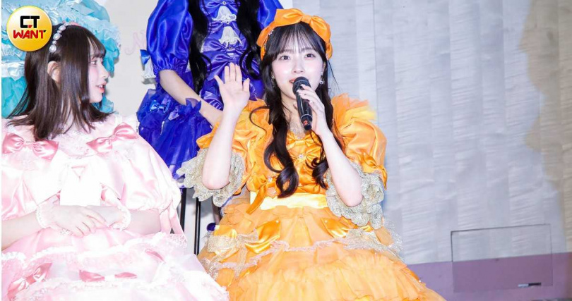 川本笑瑠（右）之前來過台灣一次，留下食物好吃、夜市玩好的印象。（圖／趙文彬攝）