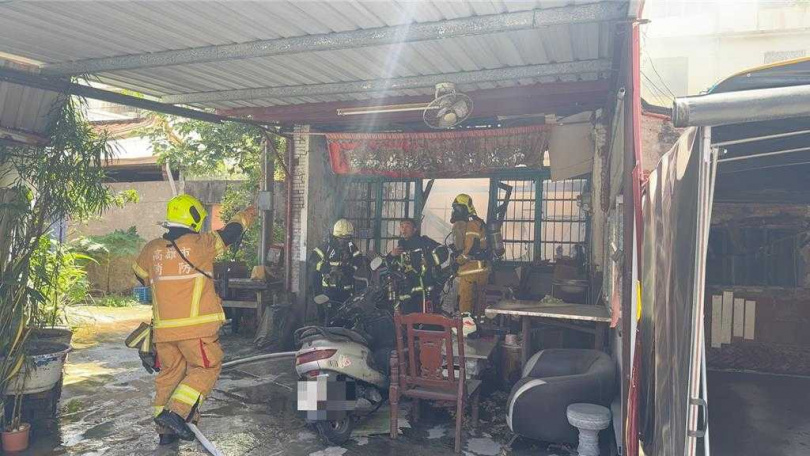 高雄楠梓區楠梓西巷附近7日上午10時許發生火警意外。（圖／翻攝畫面）