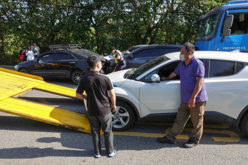 拖吊車在作業時需以後車斗將事故車輛翹起,因此車身本體必須具備一定重量,才能穩定支撐吊掛力道,避免造成車斗斷裂。(示意圖/報系資料照)