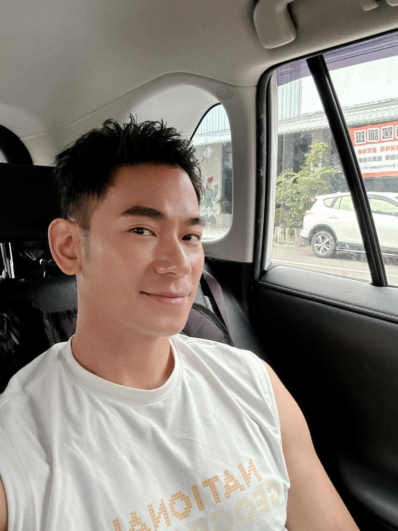 亮哲也是甜不辣攤的常客。(圖/翻攝臉書/亮哲)