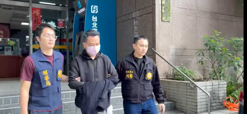 檢警日前兵分多路搜索太子集團在台資產,逮獲高層幹部左右手李守禮。(圖/翻攝畫面)