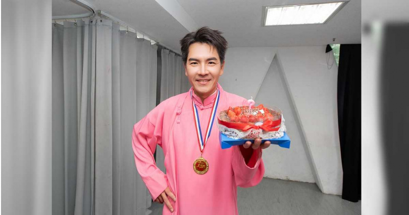 王傳一提前慶生。（圖／嚞娛樂）