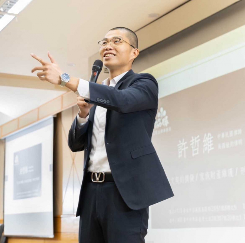 律師許哲維建議，勞工若被當人頭董事，工作時最好「留痕」，避免背黑鍋。（圖／許哲維提供）。