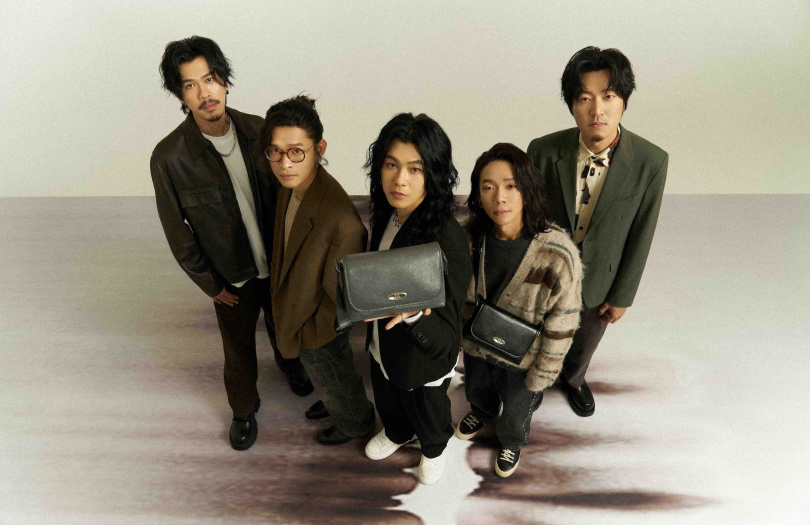 麋先生與時尚品牌聯手打造全新包款。（圖／相信音樂提供）