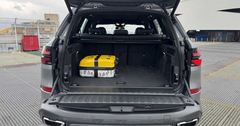 行李廂空間標準容量650L，在後座傾倒時則有1,870L（圖／劉芯衣攝）。