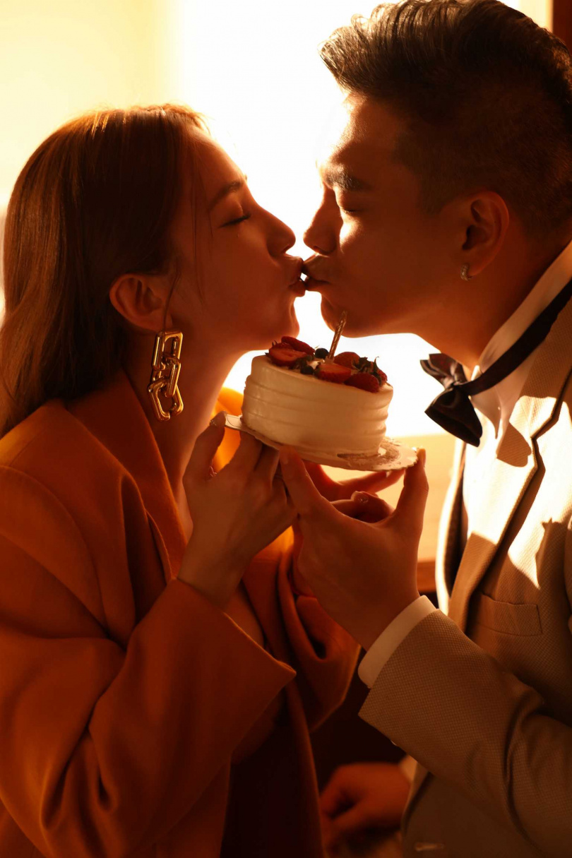 〈關於我們〉記錄了愛雅與老公命中注定再重逢的緣分。（圖／有魚娛樂提供）