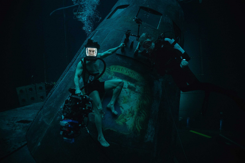 湯姆克魯斯在《不可能的任務：最終清算》潛入水中執行任務。（圖／UIP提供）