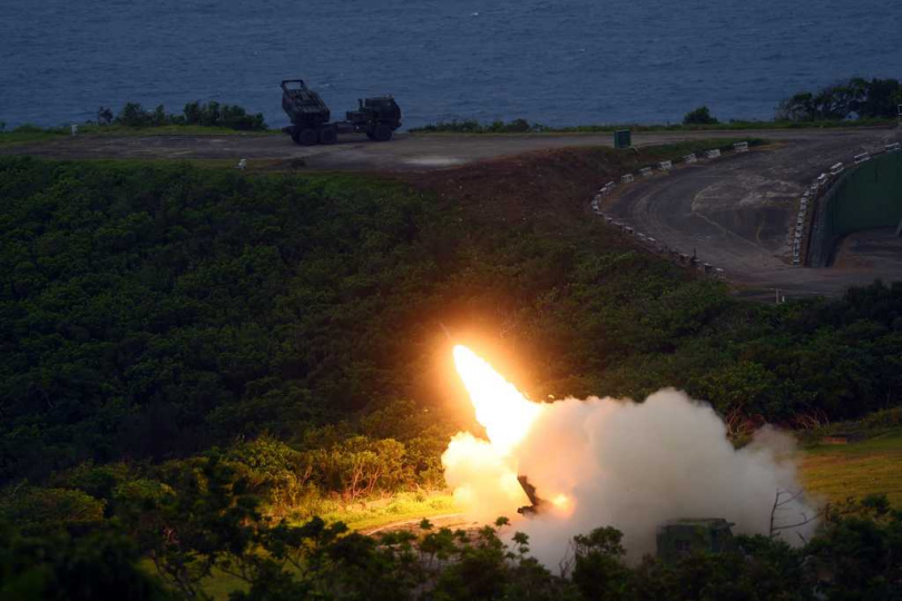 海馬士火箭下午首度在九鵬基地進行射擊。(圖／中國時報記者鄧博仁攝)