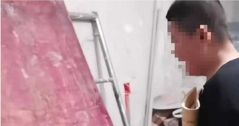 「小胖」家長拍攝孩子在家自我懲罰的影片，包括踢板子100下、撕答案寫試卷等行為，引來網友關注與肯定。（圖／紅星新聞）