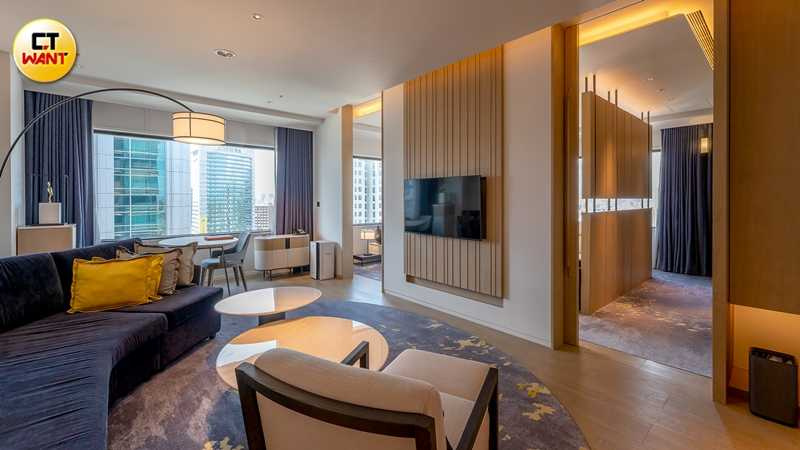 琥珀行政套房設有獨立臥室及客廳，屬於日系溫暖典雅的風格。（圖／焦正德攝）