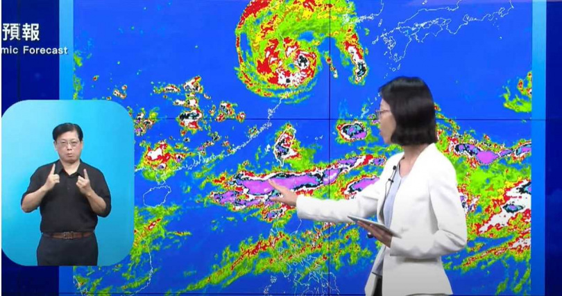 氣象署預報員朱美霖表示，中南部因西南氣流形成的不穩天氣，將在明天清晨前最為顯著。（圖／翻攝自YouTube／CWA氣象署）