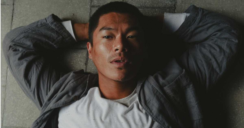 柯煒林在電影《大濛》中展現出極放鬆的演技,成功將角色氣質鮮明地傳遞給觀眾。(圖/華文創提供)