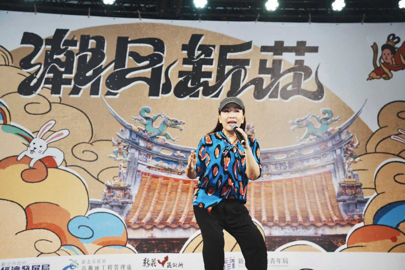 張秀卿率先在「台語經典之夜」開唱。（圖／新莊區公所提供）