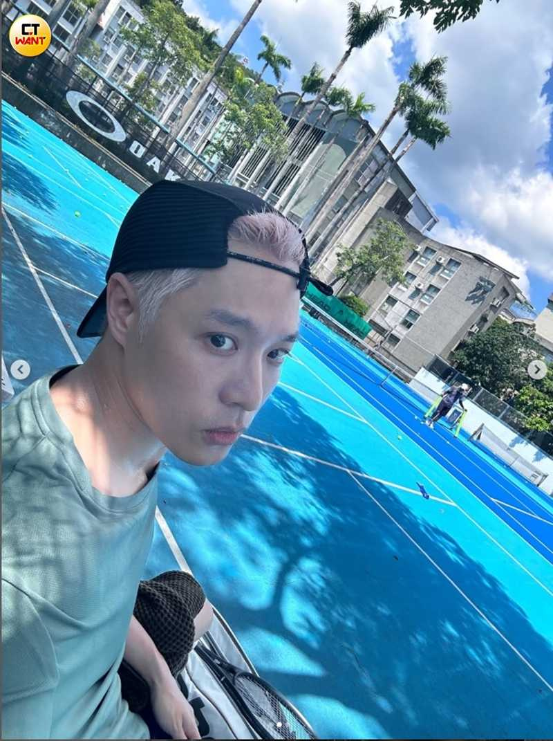 周湯豪曾在社群分享自己烈日下去球場的照片。（圖／本刊攝影組）