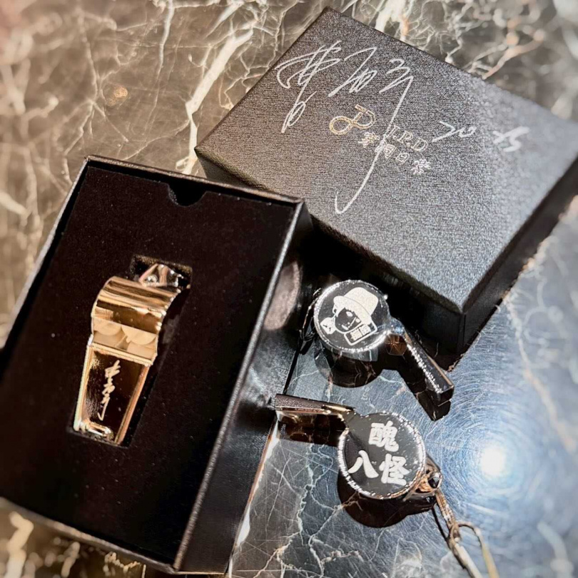 曹西平告別式小物，有他的個人特色。（圖／翻攝臉書／Jeremy穿洞日常）