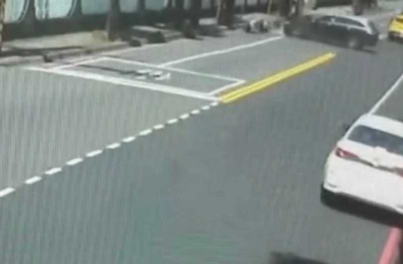 李男15日上午高速撞上張男，警方調查後發現他酒駕還毒駕。（圖／翻攝畫面）