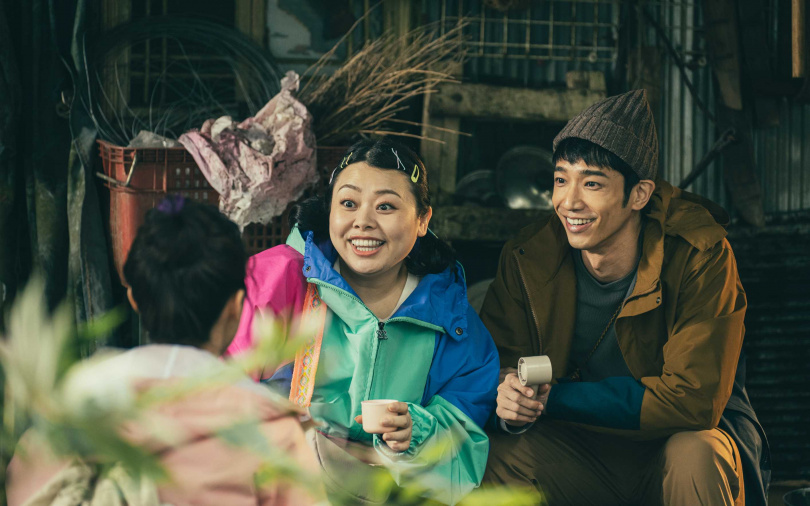 渡邊直美(左)與劉以豪(右)在電影《祖先鬼》有精彩對手戲。(圖/華映娛樂)