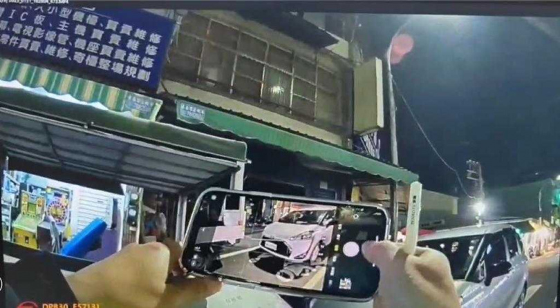 據警方統計，從除夕至初三4天接到上百通檢舉電話，共開出574張違停罰單。（圖／警方提供）