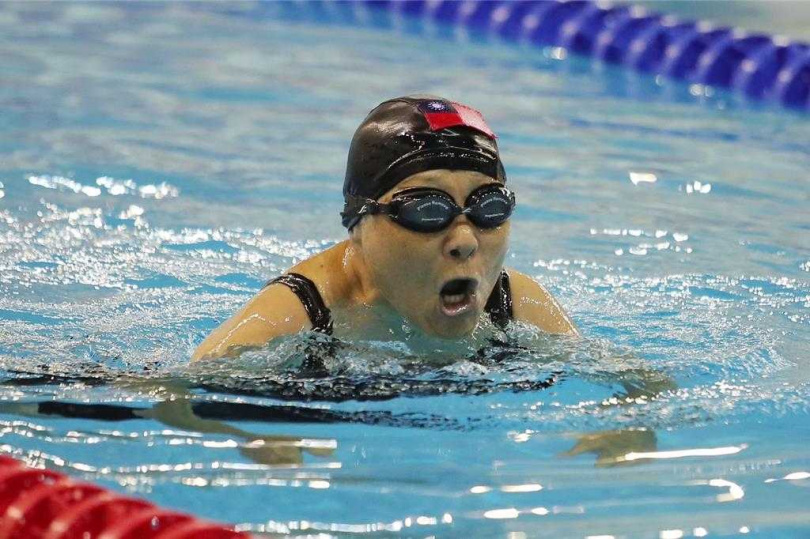 唐成瑤18日參加女子50公尺蛙式（95＋）賽事，最後以2分27秒的成績勇奪金牌。（圖／中國時報黃世麒攝）