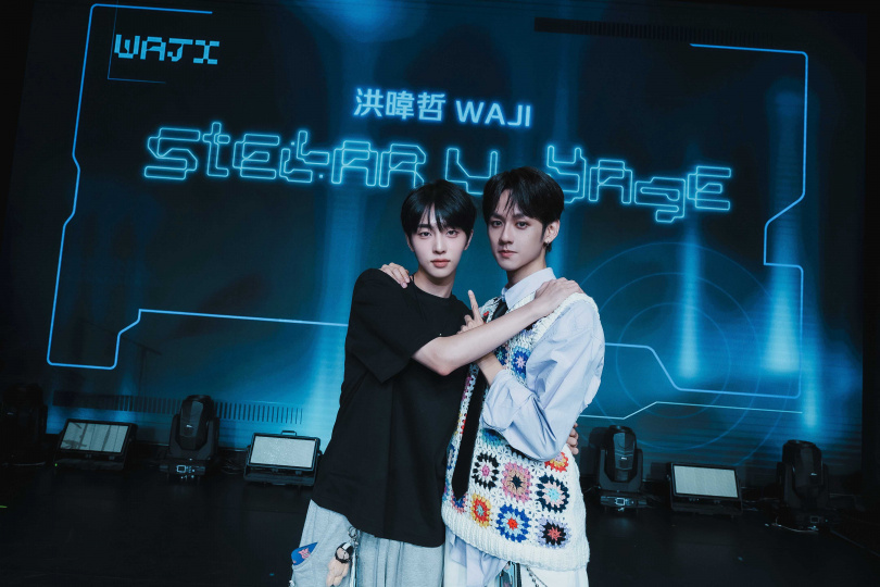 韓國男團DRIPPIN李協（左）到場力挺洪暐哲。（圖／年代整合提供）