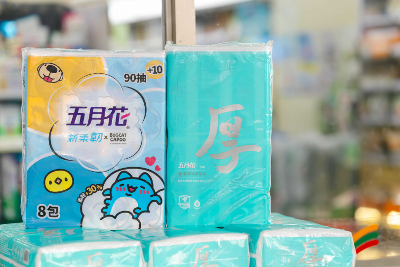 五月花舒敏厚棒抽取式衛生紙（右）、五月花新柔韌衛生紙咖波聯名款（左)。（圖／資料照片）