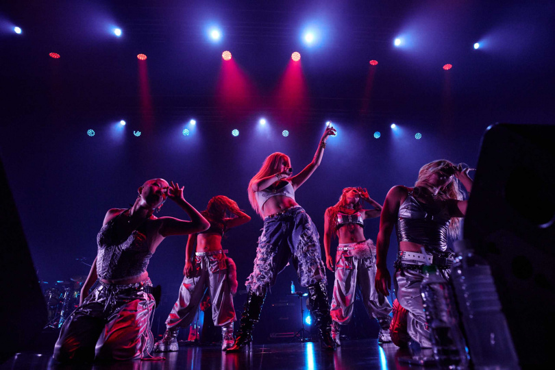 恰米娜CHANMINA(中)勁歌熱舞整整90分鐘。(圖/大鴻藝術BIG ART提供)