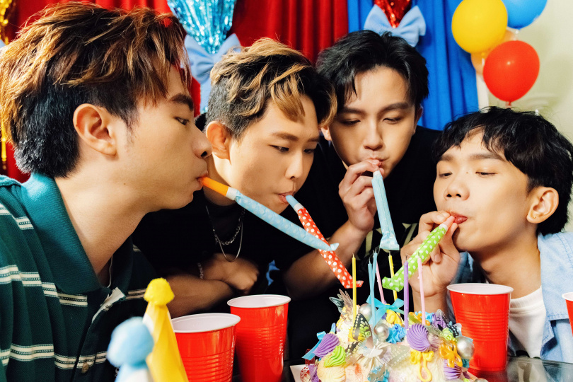 理想混蛋拍MV時遇到騙局嚇傻。（圖／何樂音樂提供）