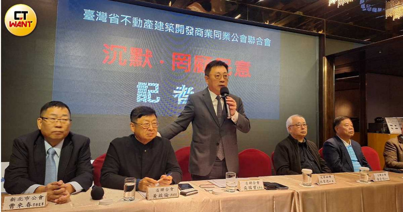 土方之亂除讓營建成本大漲外，開挖中的工地貿然停工，也存有工地擋土設施坍塌的隱憂，業者呼籲政府正視土方之亂帶來的影響。（圖／林榮芳攝）