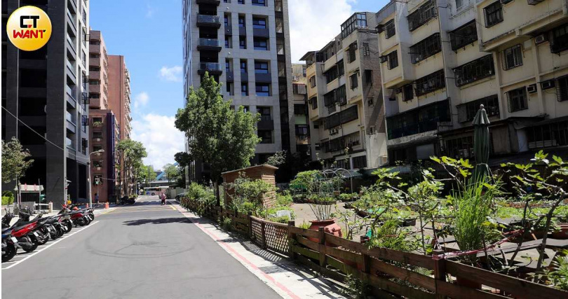 不少老屋藏有居住安全隱憂,內政部提供部分補助計畫,希望讓短時間都更無望的老宅住戶住得心安。圖非當事住宅。(示意圖/周志龍攝)