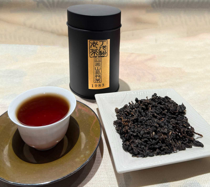 1983年福壽山烏龍茶乾茶與湯色均有明顯的變化。（圖／吳德亮攝影）