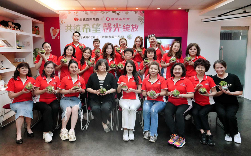 林姿色長期熱心參與公司舉辦的公益活動，關懷並照顧更多需要幫助的人。（圖片提供／生麗國際）