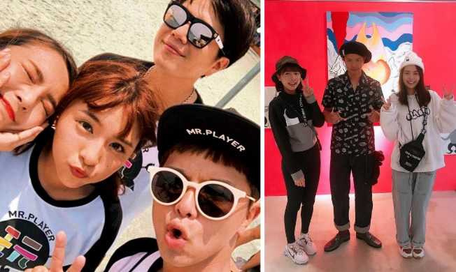 黃鴻升（左圖右）與峮峮（左圖中）在節目結緣，女方曾和黃沐妍（右圖右）一起捧場男生的展覽。（圖／翻攝自峮峮、黃鴻升IG）