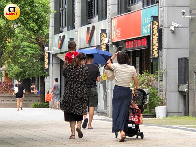 2年前實施第2戶房貸最高上限5成，誤傷許多換屋、幫家人購屋的自住客，如今已逐步放寬至7成。（圖／CTWANT資料照）&nbsp;