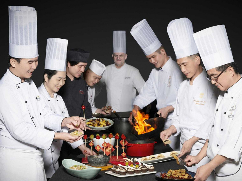 遠東Cafe自助餐廳自即日起至3/27推出全新主題「8強主廚夢幻聯盟」。(圖/台北遠東香格里拉提供)