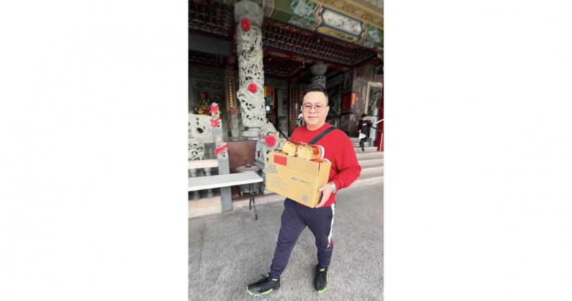 天赦日這天可以到廟宇參拜，求平安、求運勢（圖／李慶成製香廠提供）。