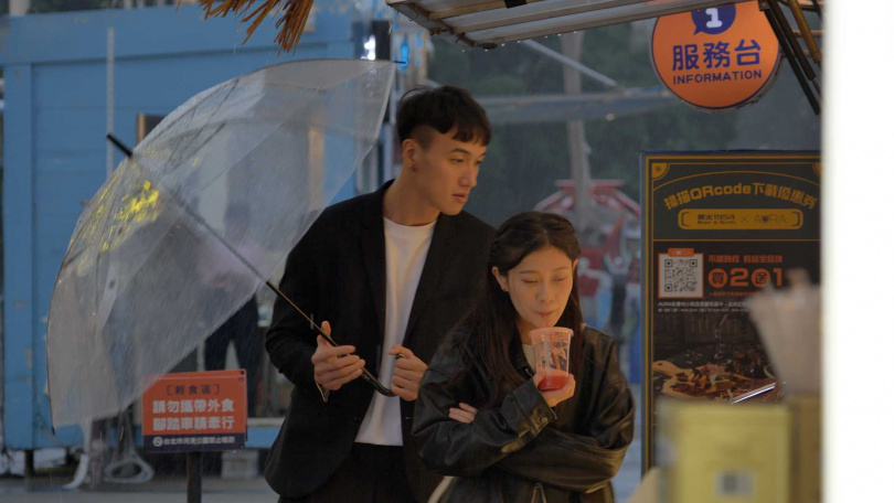 柳姿廷向鄭煒主動出擊，尋求進一步感情突破。（圖／三立提供）