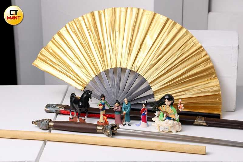 袁漠遙私下比較沒物慾，朋友知道她喜歡花木蘭，收藏多半是朋友送的。（圖／林士傑攝）