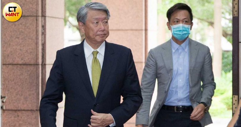 經濟部長郭智輝(左)也是經濟發展委員會顧問會議的重要成員。(圖/黃威彬攝)