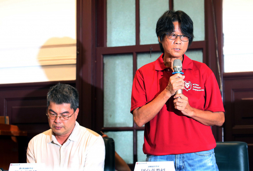 教育部處理輿論沸騰的「台師大女足抽血案」，僅將計畫教授陳忠慶（左）停聘3年、教練周台英（右）解聘企圖止血，卻未進一步追究計畫背後的長庚醫師林瀛洲、中央大學副校長阮啟弘，學界認為鄭英耀拿台師大當遮羞布。（圖／報系資料照）