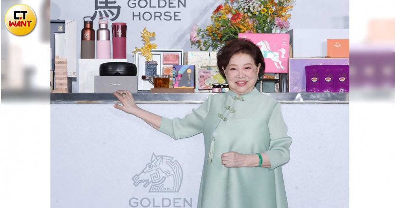 陳淑芳宣告「絕不退休」,並要做個「手心向下」的人,樂於回饋社會。(圖/楊澍攝)