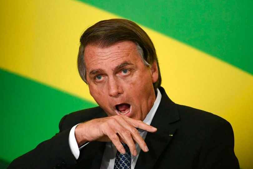 波索納洛在警方訊問中承認用烙鐵燒毀電子腳鐐外殼，辯稱「只是出於好奇」。