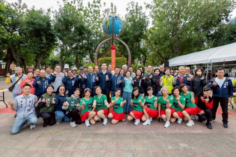 不少地方民眾關注竹北福興公園二期改善工程，紛紛來動土典禮觀禮。（圖／翻攝自竹北市公所媒體群組）