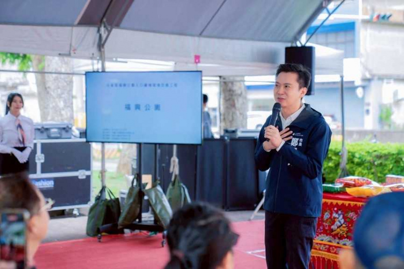 鄭朝方（右）強調下一代是竹北的希望。（圖／翻攝自竹北市公所媒體群組）