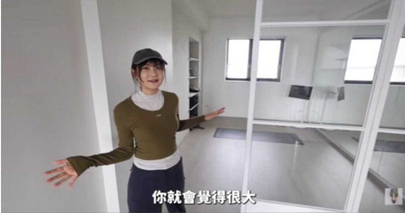 愛莉莎莎在影片中開箱剛搬入的新家。（圖／翻攝自YT，愛莉莎莎 Alisasa）