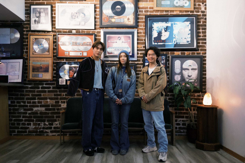 告五人造訪洛杉磯傳奇錄音室。（圖／相信音樂提供 ）