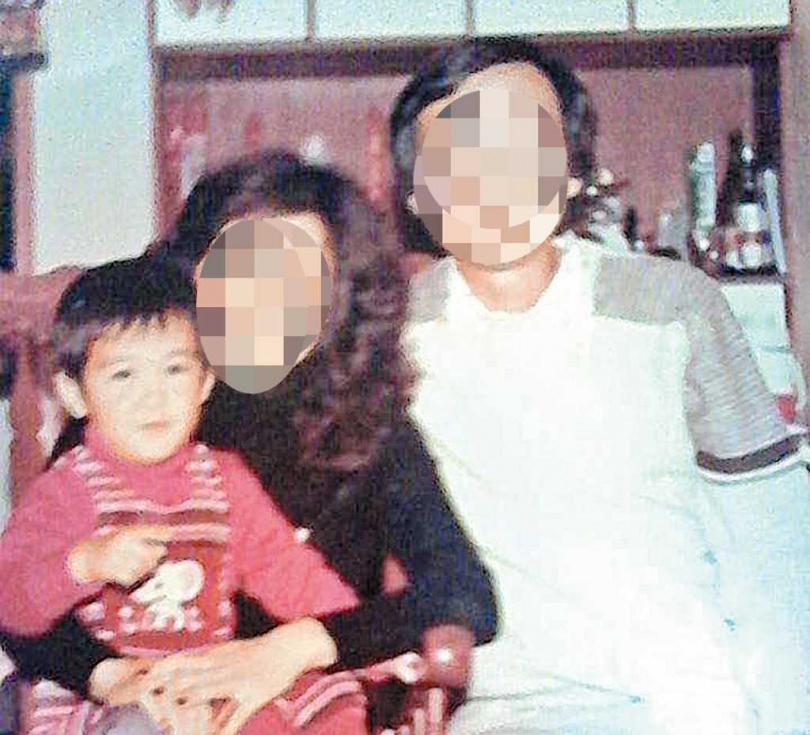 唐治平幼時和爸媽的合照，模樣十分可愛。（圖／報系資料照）